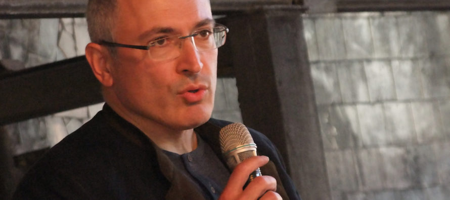 Liikemies Mihail Hodorkovski sai oikeuden päätöksellä suuren määrän rahaa takaisin