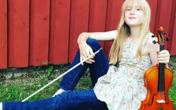 VIROSTA KOTOISIN oleva 11-vuotias viulunsoittaja Estella Elisheva lumoaa maailman musiikin klassikoita