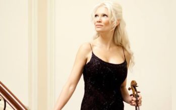 EXCLUSIVE Haastattelu: Linda Lampenius avautuu viulistin urastaan, ulkonäköpaineista, Hugh Hefneristä ja nykyisestä elämästään